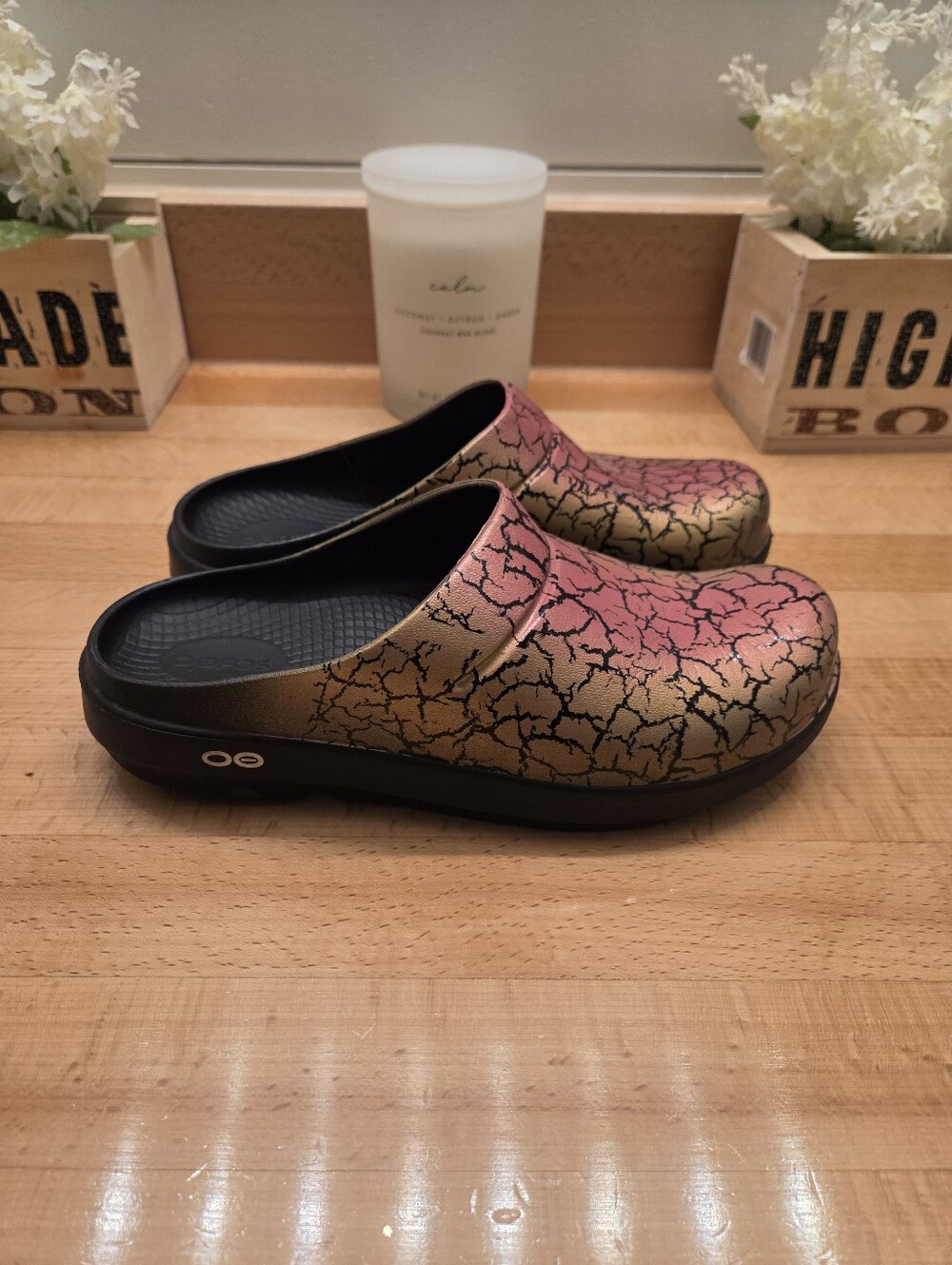 OOFOS OOcloog Recovery Clogs Pink/Gold Gradient Crackle Womens Size 8